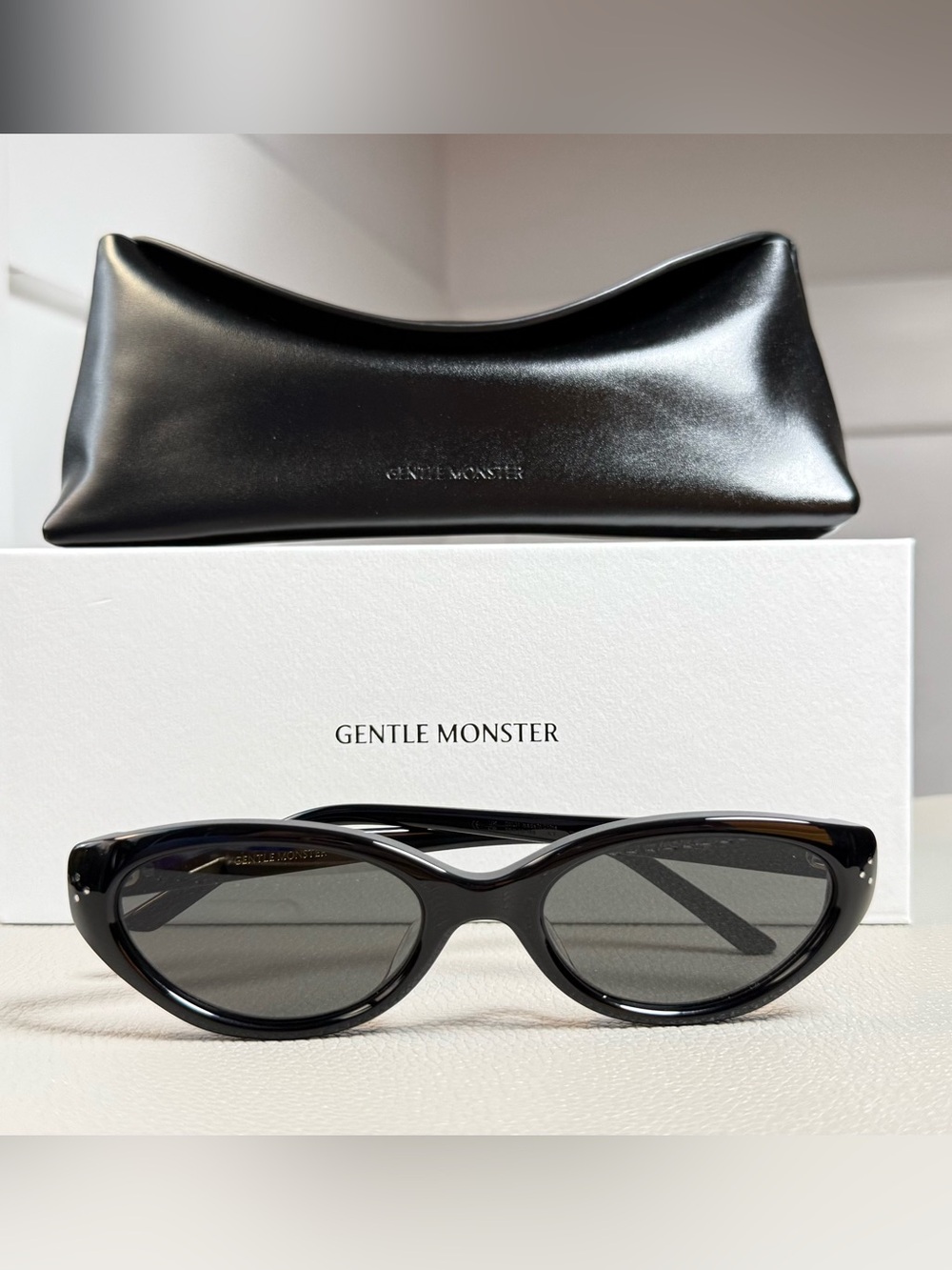 GENTLE MONSTER Glossy Black Oval Sunglasses